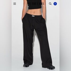 Ape the Label bleach resistance Cara Pant
Size SMALL great for hair stylist!